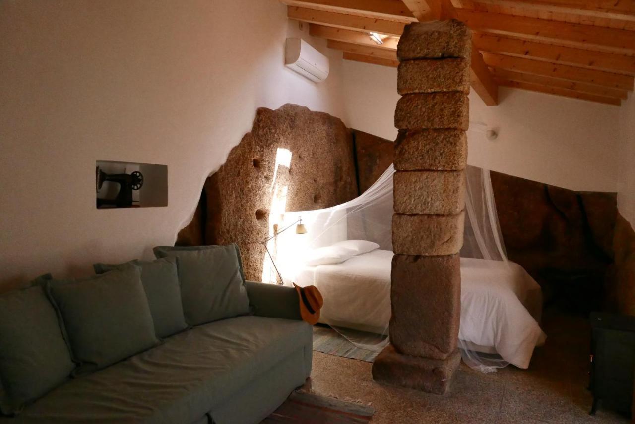 Casa Do Meio Em Quinta De Sao Pedro De Vir-A-Corca Monsanto Esterno foto