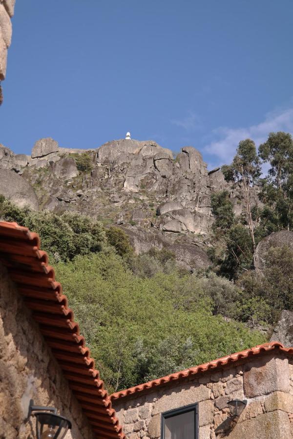 Casa Do Meio Em Quinta De Sao Pedro De Vir-A-Corca Monsanto Esterno foto