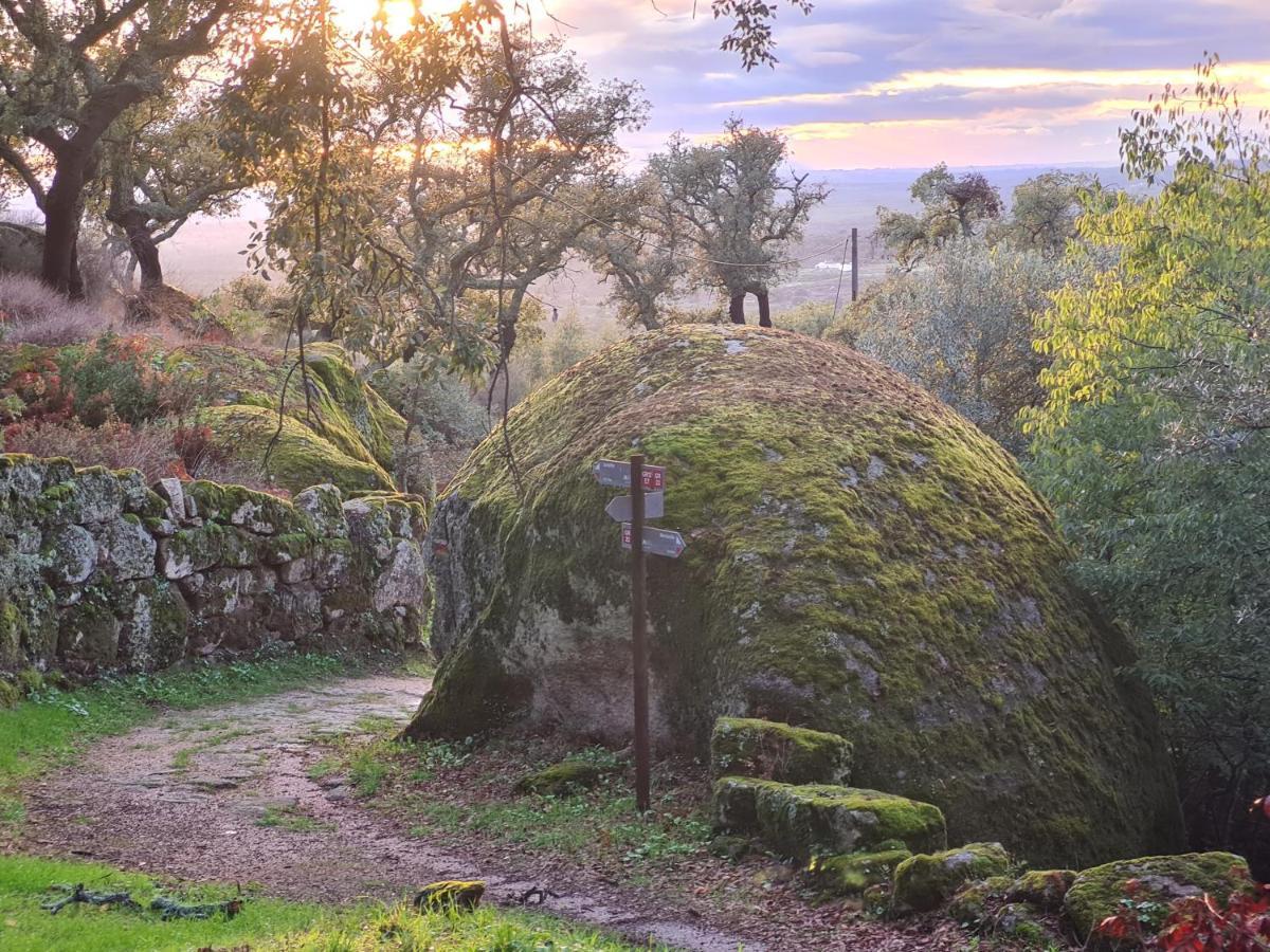 Casa Do Meio Em Quinta De Sao Pedro De Vir-A-Corca Monsanto Esterno foto