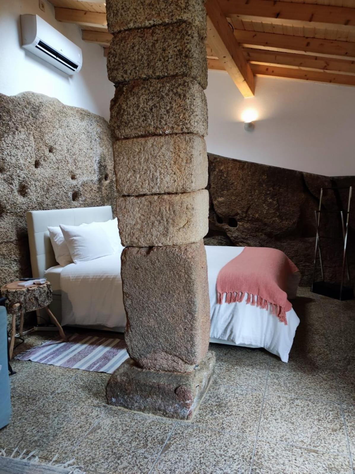 Casa Do Meio Em Quinta De Sao Pedro De Vir-A-Corca Monsanto Esterno foto